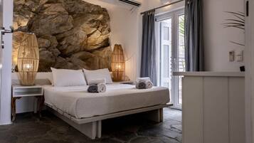 2 bedrooms, iron/ironing board, travel cot, WiFi