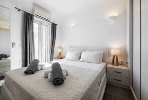 2 bedrooms, iron/ironing board, travel crib, WiFi - 2 Bedroom Villa with Private  Glass Pool & Shared Infinity Pool, Gym, Pool Bar (Mykonos)