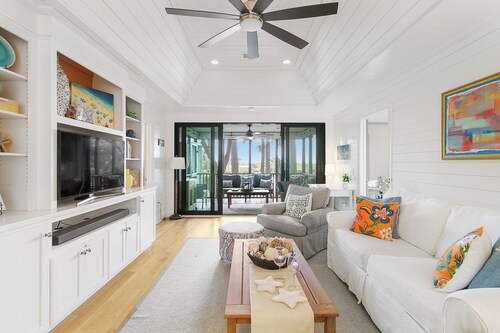 Ocean and lagoon views, beach and pool access