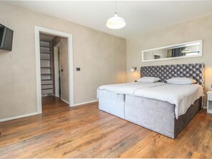 3 bedrooms, free WiFi, bed sheets