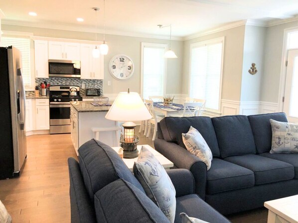 TV, fireplace, books - Beach Block 3BR/2BA Cozy Condo-Prime Ocean City, NJ Location! (Ocean City)