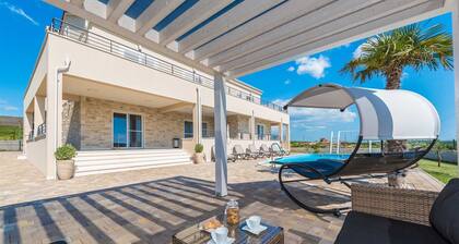 Villa Providenca with heated pool