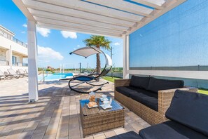 A heated pool - Villa Providenca with heated pool (Debeljak)