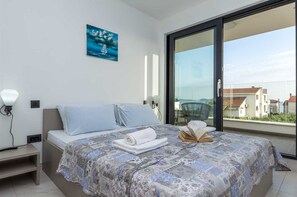3 bedrooms, iron/ironing board, free WiFi, bed sheets - Villa Tuta with heated pool (Pakoštane)