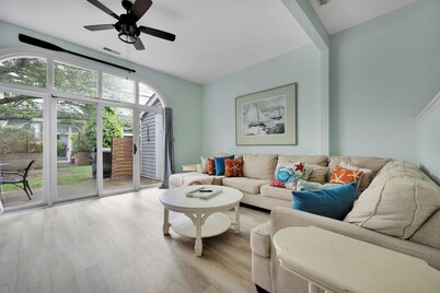 In-town five bedroom townhouse - close to the beach!