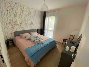 2 bedrooms, desk, iron/ironing board, travel cot - Jolie Maison Lumineuse à La Roche Posay Proche des Thermes (La Roche-Posay)