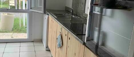 Frigorífic, microones, forn i placa de cuina