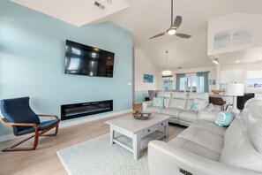 TV, foosball - Blue Bomber: Oceanside | Pool/Hot Tub | Dogs OK (Corolla)