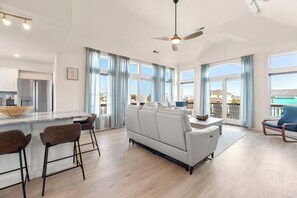 TV, table football - Blue Bomber: Oceanside | Pool/Hot Tub | Dogs OK (Corolla)