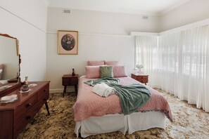 4 bedrooms, WiFi, bed sheets