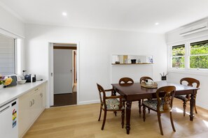 Dining - Nan's House - Mansfield Township (Mansfield)