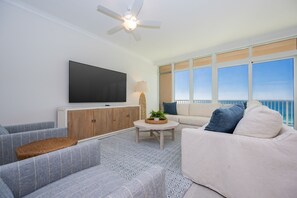 Living area - Phoenix Gulf Towers 906 2 Bedroom Condo (Orange Beach)