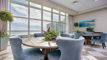 Condo, 2 Bedrooms | Dining