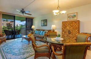 Condo, 1 Bedroom | Living area