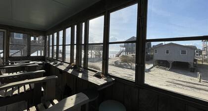 Sea Escape 3 Bedroom Cottage by RedAwning