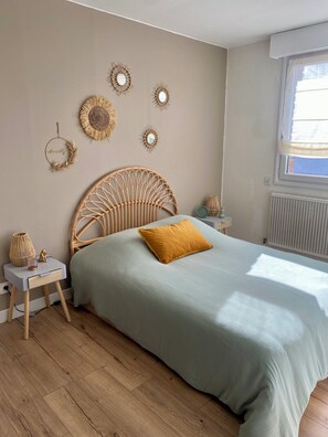 3 bedrooms, iron/ironing board, travel cot, free WiFi