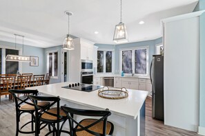 Refrigerador, microondas, horno, placa de cocina