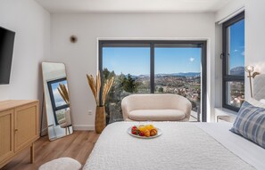4 chambres, fer et planche à repasser, Wi-Fi, draps fournis