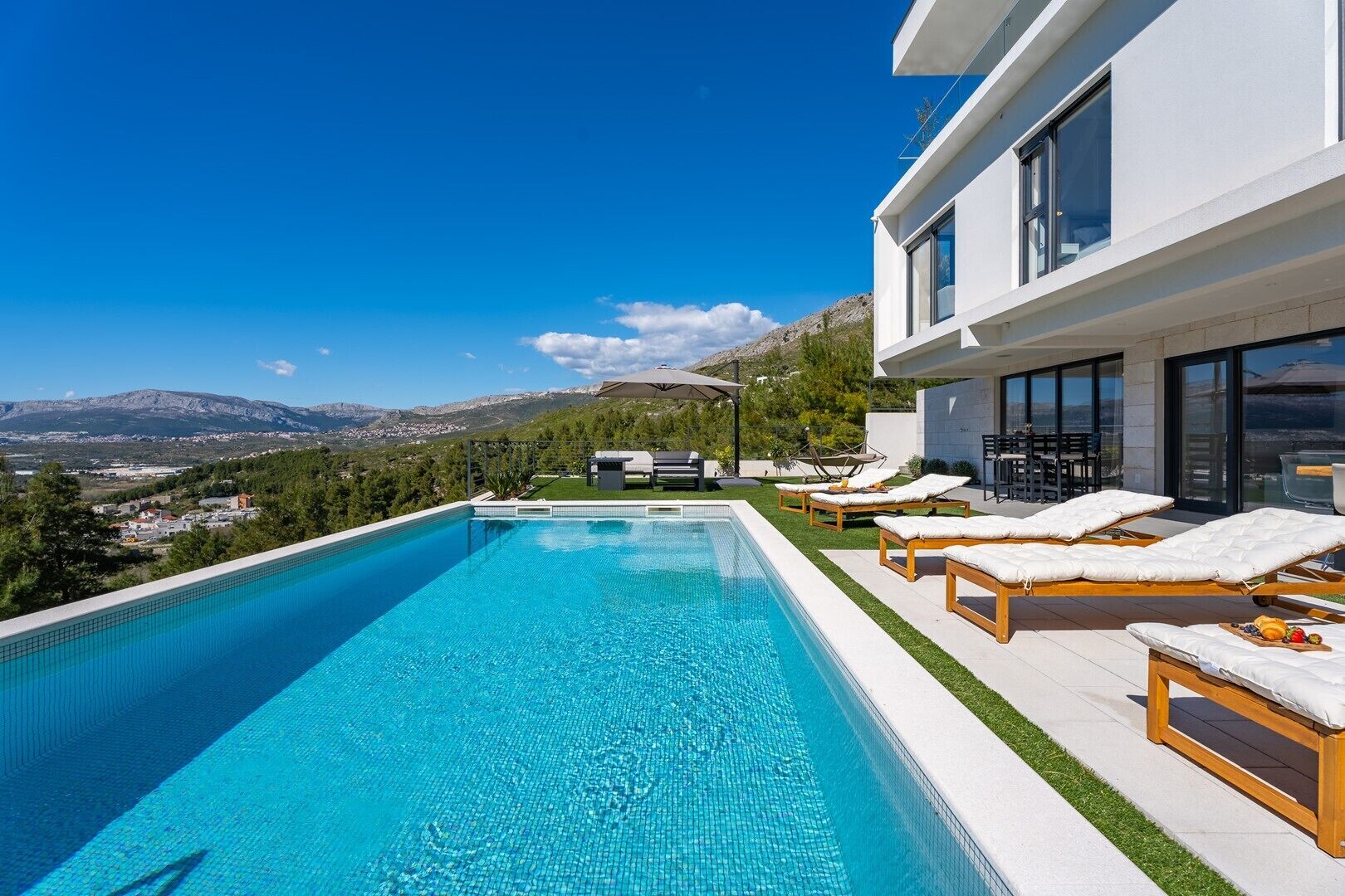 Heated 32sqm pool (8m x 4m) with fully automated salt electrolysis system