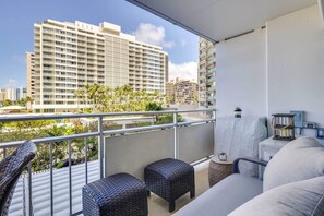 Apartment (0 Bedroom) | Interior - Honolulu Studio w/ Ocean View (Honolulu)