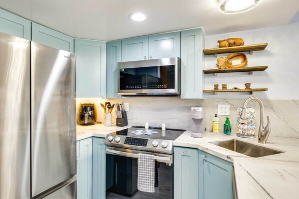 Apartment (0 Bedroom) | Interior - Honolulu Studio w/ Ocean View (Honolulu)