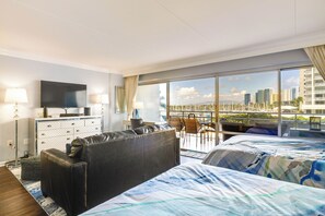 Interior - Honolulu Studio w/ Ocean View (Honolulu)