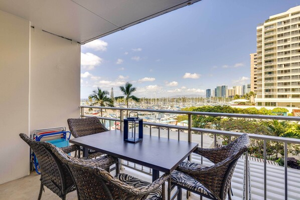 Apartment (0 Bedroom) | Front of property - Honolulu Studio w/ Ocean View (Honolulu)