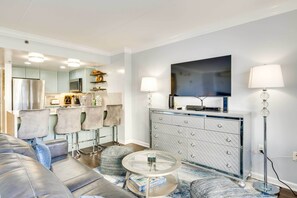 Apartment (0 Bedroom) | Interior - Honolulu Studio w/ Ocean View (Honolulu)