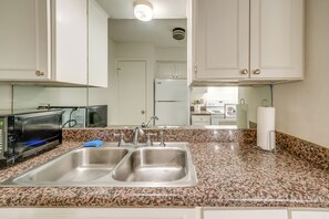 Apartment (1 Bedroom) | Interior - 3 Mi to Downtown Dallas: Condo w/ Pool Access! (Dallas)