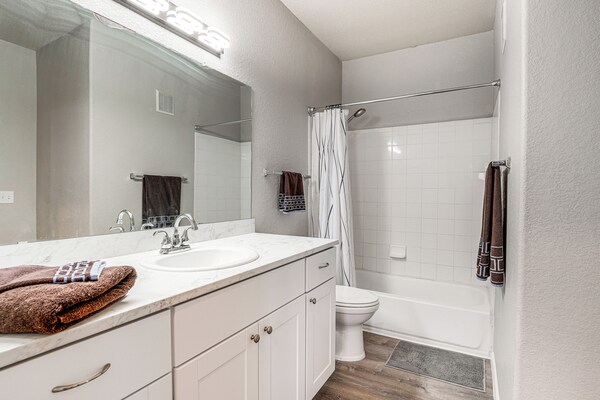 Pool Access, Near Spring Training! Mesa Retreat - Mesa