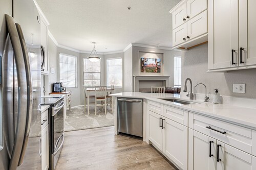 Near Spring Training: Mesa Condo w/ Pool Access!