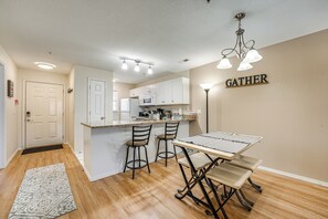 Interior - Branson Condo w/ Screened Porch: 4 Mi to Lake! (Branson)