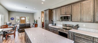 河畔寧靜之家：附露台，距市中心7英里