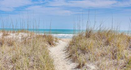 Carolina Beach Condo w/ Balcony & Ocean Access!