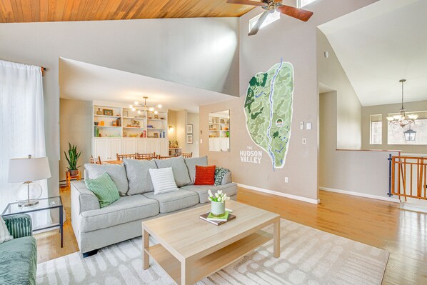 House (3 Bedrooms) | Living area | TV, video-game console, books