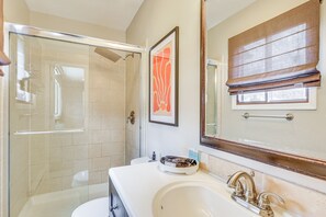 House (3 Bedrooms) | Bathroom