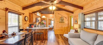 กระท่อม Seneca ติดน้ำ ~ 4 ไมล์จากท่าเรือ!