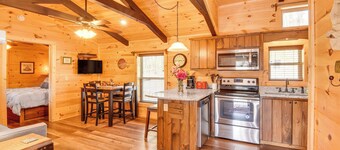 Waterfront Seneca Cabin ~ 4 Mi to Boat Launch!