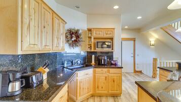 ุงูู
ูุดุฃุฉ ู
ู ุงูุฏุงุฎู