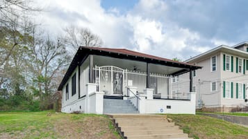 House (3 Bedrooms) | Front of property