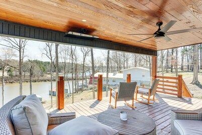 Modern Lake House Retreat w/ Deck on Pickwick Lake