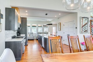 Talo (4 Bedrooms) | Sisätilat