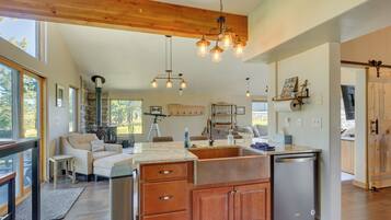 House (4 Bedrooms) | Interior