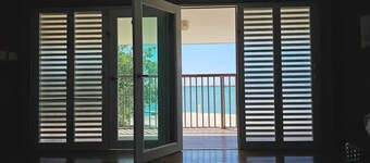 Oceanfront Hideaway - Private Dock & Sunset Views