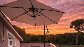 Apartment (Two bedroom Apartment with Terrace) | Blick von der Unterkunft