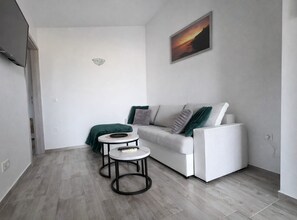 Apartment (Two bedroom Apartment with Terrace) | Living room | 32-inch flat-screen TV with satellite channels - Apartments Sunset (Porec)