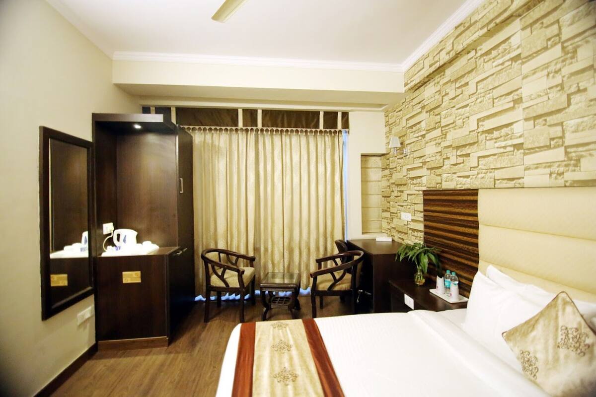 Superior Single Room | Desk, WiFi (free), bed sheets