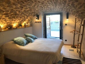 5 habitaciones, tabla de planchar con plancha y wifi gratis 