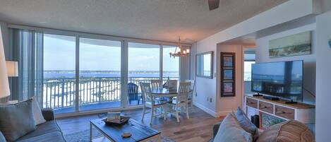 テレビ、卓球台