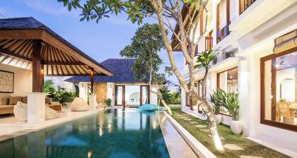 Colonial-style 4BR Villa, 400m to Canggu Beach